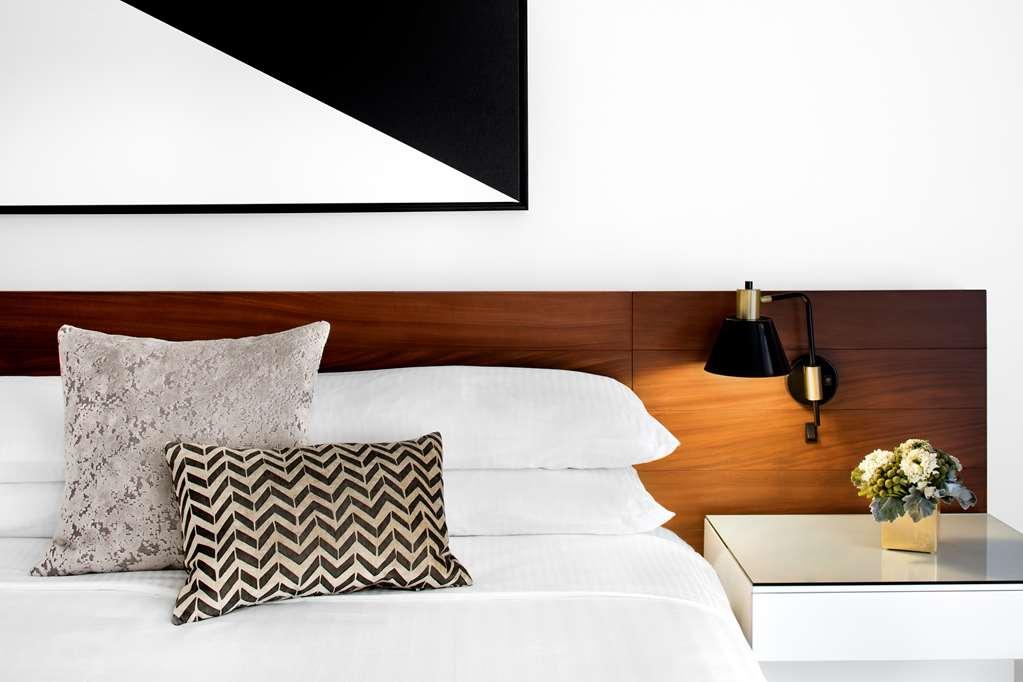 St Gregory Hotel *